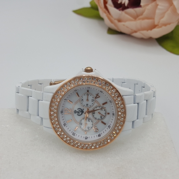 Premier Designs Accessories - ✔️Premier Designs Rose Gold & White Watch